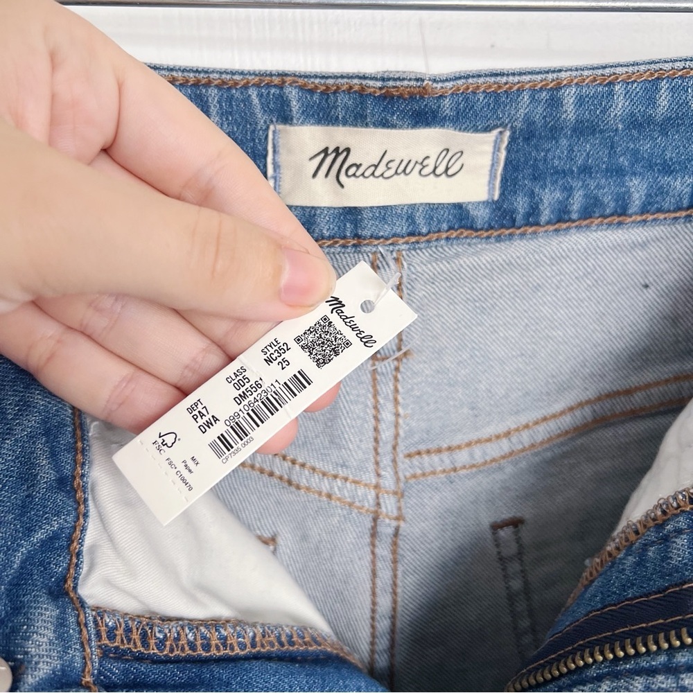 Madewell • The Curvy Perfect Vintage Jean in Denman Wash: Ripped Edition - Picture 4 of 12